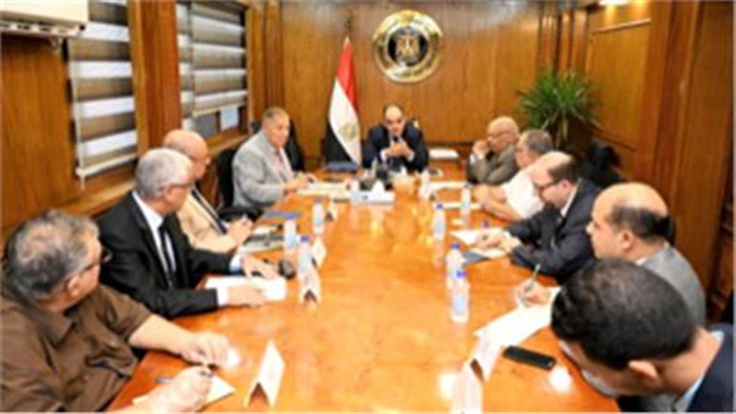 وزير الصناعة: حصر المصانع المتعثرة بكافة المحافظات لاستعادة نشاطها