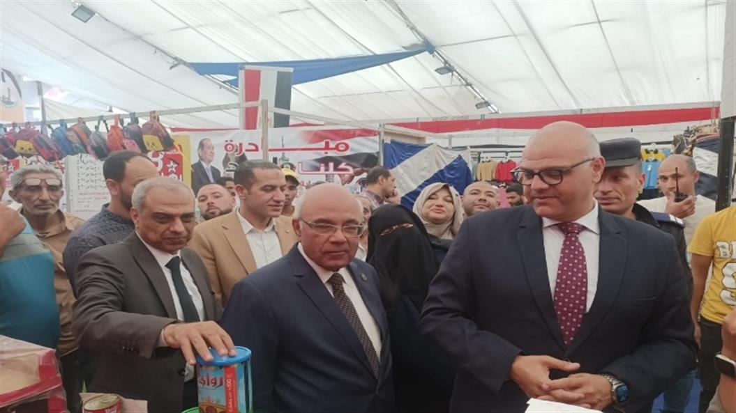 محافظ القليوبية ورئيس الغرفة التجارية يفتتحان معرض "أهلا مدارس" بشبرا الخيمة