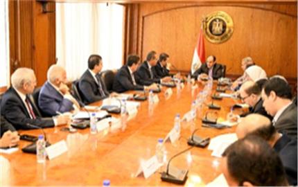 وزير التجارة يبحث مع رؤساء المجالس التصديرية زيادة الصادرات