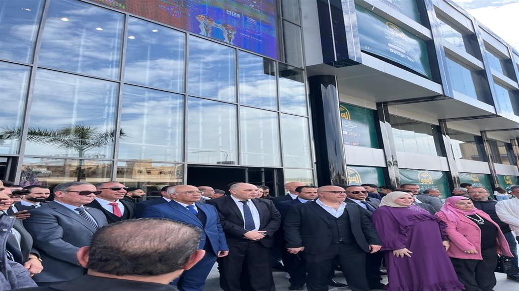 افتتاح المول الأول للملابس الجاهزة بالعبور.. والانتهاء من "مول الأقمشة" قريباً